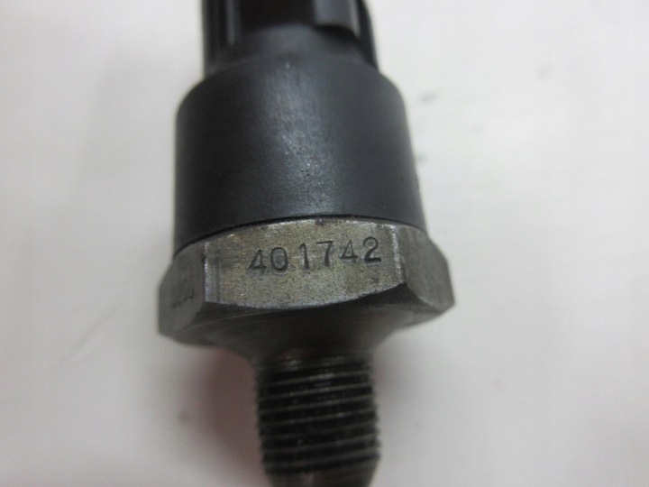 фото №6, Toyota avensis t25 2.2 d-cat 177km 2ad датчик тиску масла