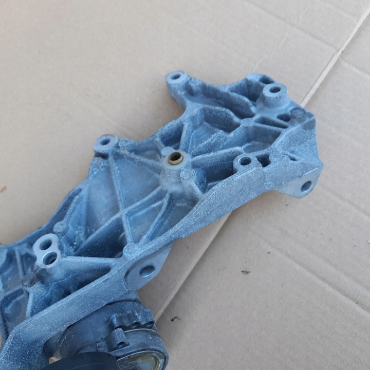 фото №7, Range rover evoque sd4 2.2d кронштейн генератора bj32-10039-ab