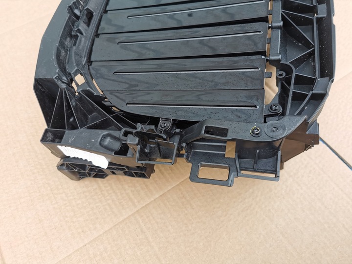 фото №8, Bmw x7 g07 18- активный впуск воздуха жалюзи ролета