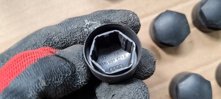 фото №10, Rs5 8w рестайлинг s5 a5 колпачок болты колёса 20штук 4m0601173c a4 b9 q8 q7 4m a6