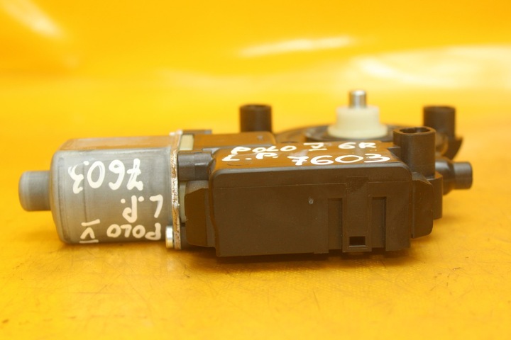 фото №6, Моторчик блок управления стёкла левый перед vw polo v 6r0959801dg 0130822531
