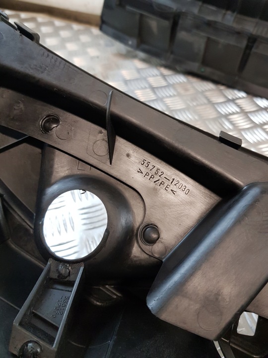 фото №14, Toyota auris i 07r- панель под лобовым стеклом комплектные 55708-12290
