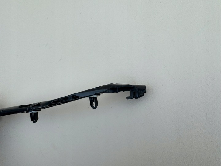 фото №13, Toyota corolla e21 универсал 18- ползун крепление бампера правый зад 52575-02201