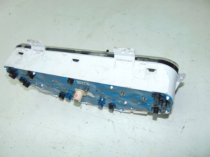 фото №10, Mazda demio 1.3 99r спидометр приборы пробег. 200350km