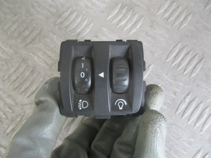 фото №1, Перемикач висоти світла 8200095495c renault clio iii 1.5 dci 09-12 r.
