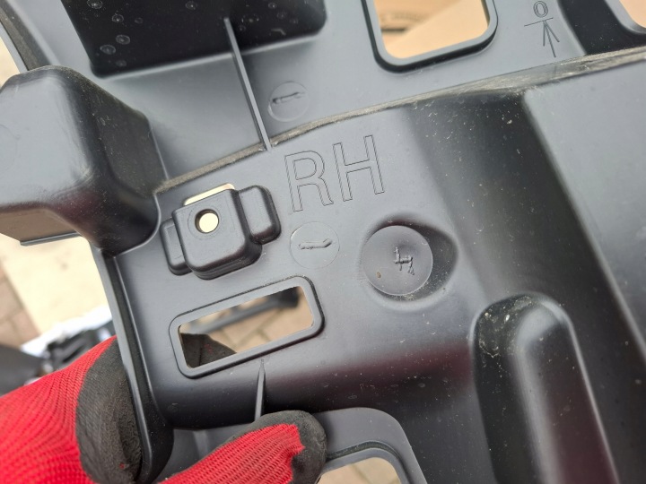 фото №6, Кронштейн  бампера правое зад peugeot 5008 iii 25r 9839894980