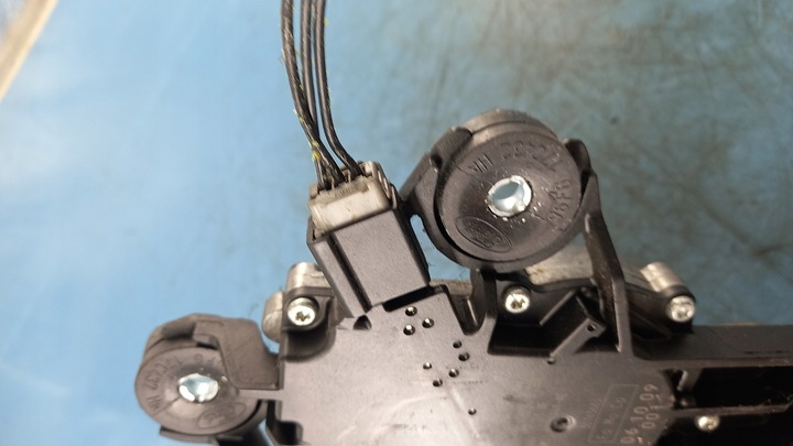 фото №4, Моторчик дворники зад volvo v50 s40 06r