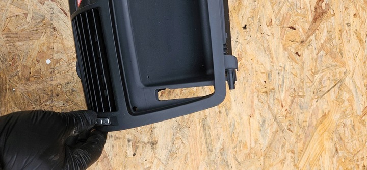 фото №6, Решётка воздуховод панели распределительной skoda octavia mk2 1z 1z0820951a