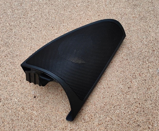 фото №1, Mb glc w253 заглушка динамик правая перед burmester