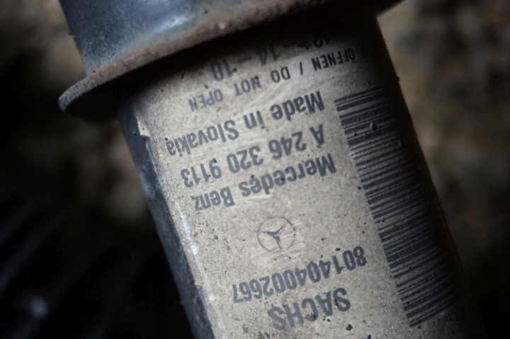 фото №10, Mercedes w176 амортизатори пружини ліві перед праве 2463209113 2463209213