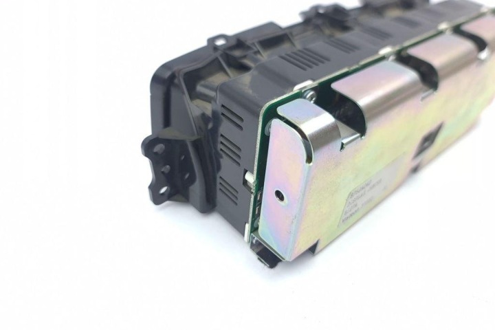 фото №8, Экран навигации mitsubishi pajero iv v8_w, v9_w 8750a042 3.2l дизель