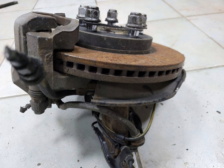 фото №7, Поворотна опора ступиця перед права сторона toyota prius plus 2015