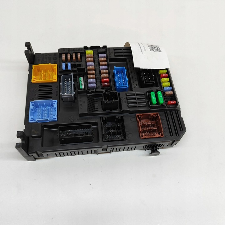 фото №1, Peugeot 208 2020 рамка / модуль предохранителей