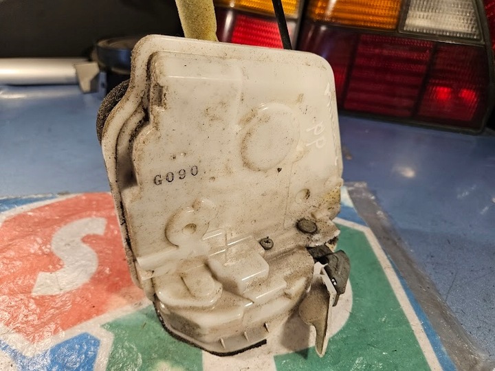 фото №5, Праві перед переднє замок двері mazda 2 ii u 7k12 a0619 df73 g090