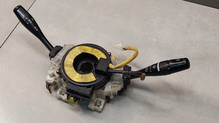 фото №8, Перемикач комбінований space wagon iii 2.4 gdi