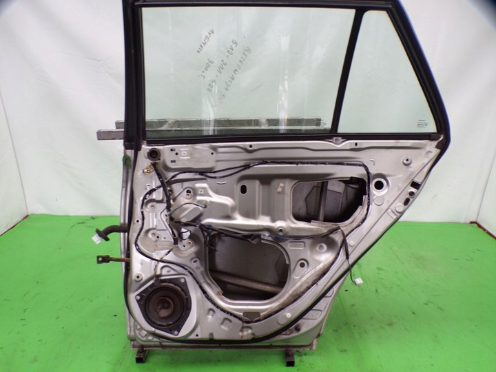 фото №10, Toyota avensis ii t25 универсал дверь правые зад задние лак 1c0