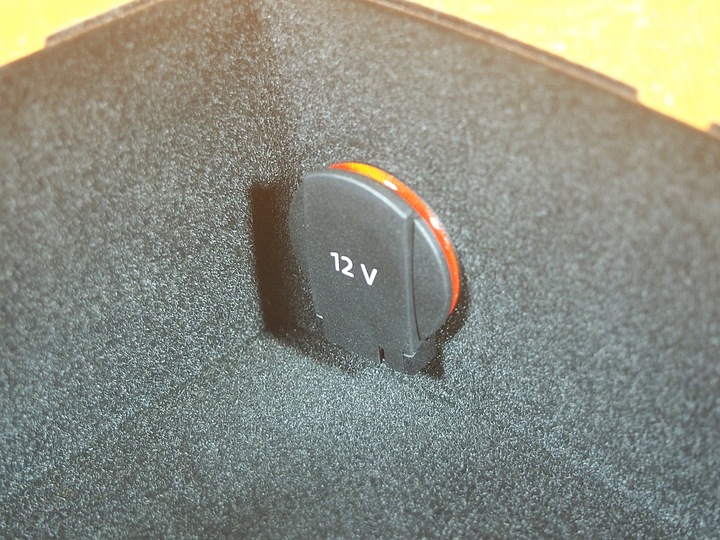 фото №10, Audi a5 8t рестайлінг 50km бардачок підлокітника гніздо 12v 8k0864981d