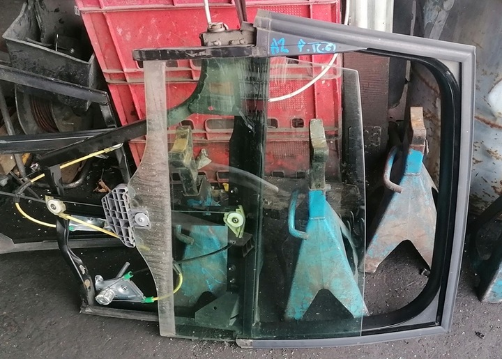 фото №1, Audi a2 04r рамка каркас стекло дверь правые зад задняя