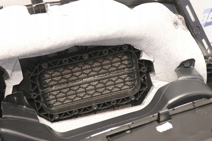 фото №13, Bmw x1 f48 консоль панель раздаточная капот бежево-серый uk англичанин