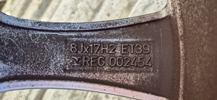 фото №15, Audi a6 c7 4g 11- диски диски 8x17'' et39 kumho зимний 225/55 18r 7,2-8mm