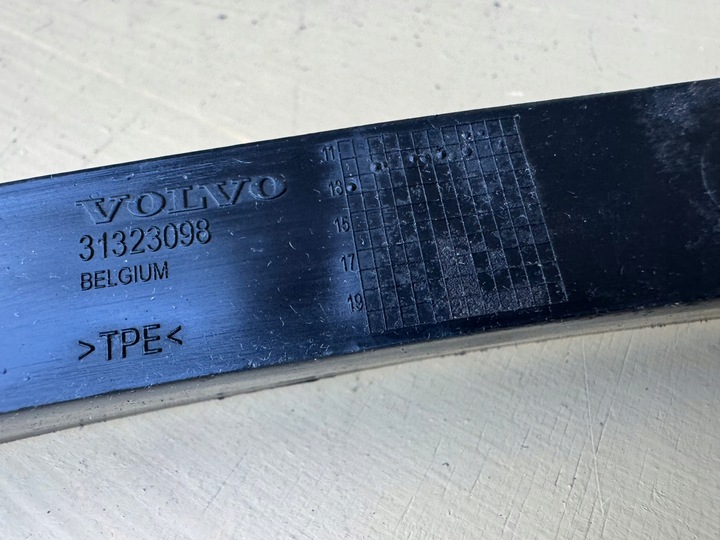 фото №15, Volvo v40 xc40 12-16r спойлер спойлер накладка бампера перед 31323098