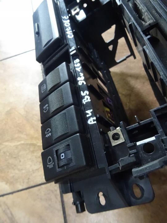 фото №6, Audi a4 b5 1.6b 98' панель середній рамка перемикач