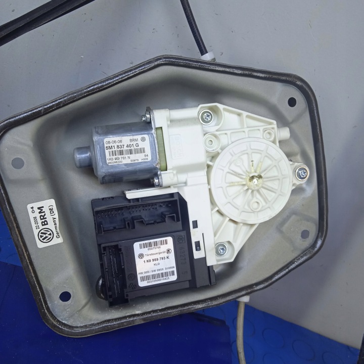 фото №9, Volkswagen golf v plus механізм підйому скла ліві перед 1k3837461b