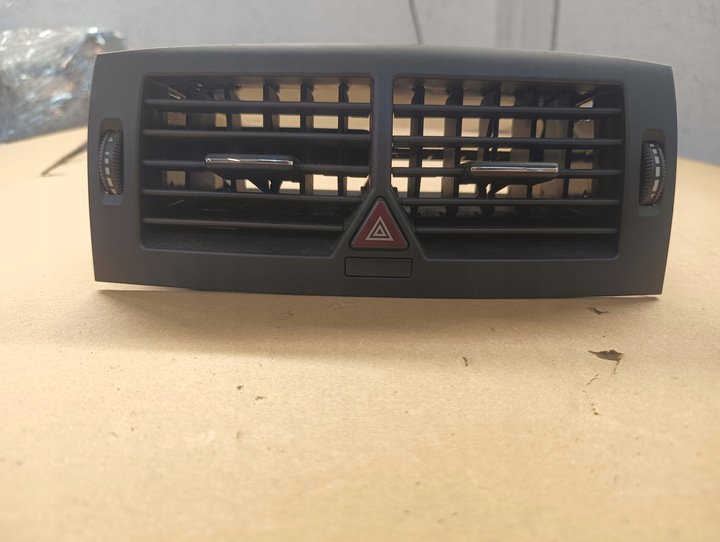 фото №1, Mercedes a-klasa w169 b-klasa w245 решётка воздуховод средняя 1698300054