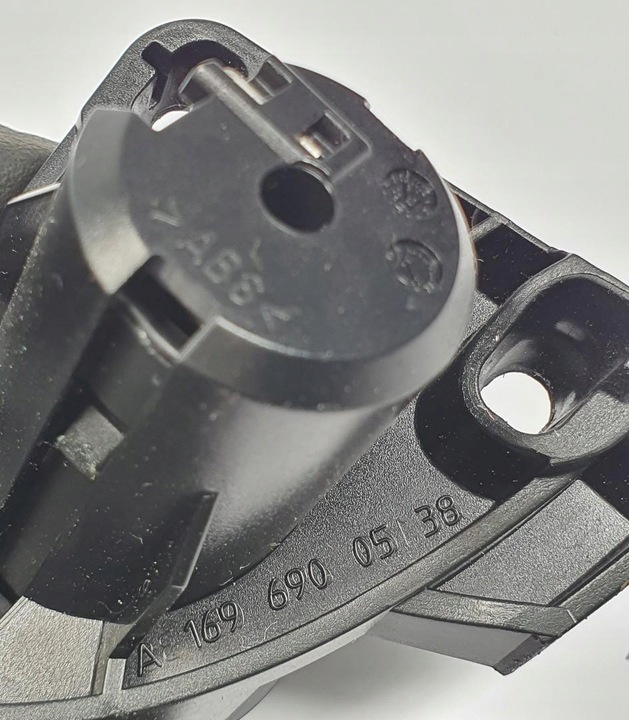 фото №5, Защелка пола багажника mercedes w245 a1696900538