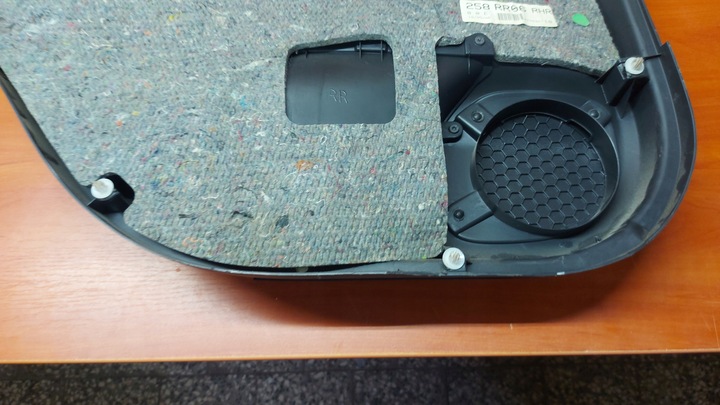 фото №9, Оббивка боковина двері права праві зад toyota avensis t25 03- sedan