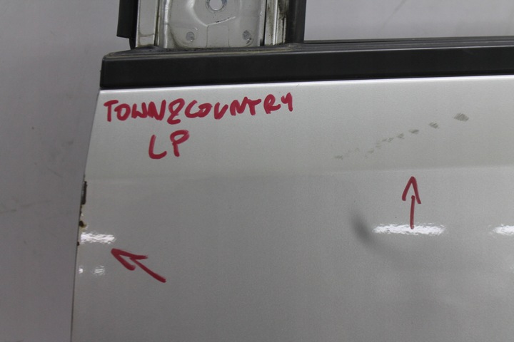 фото №8, Двері лівий перед voyager town country 07-16