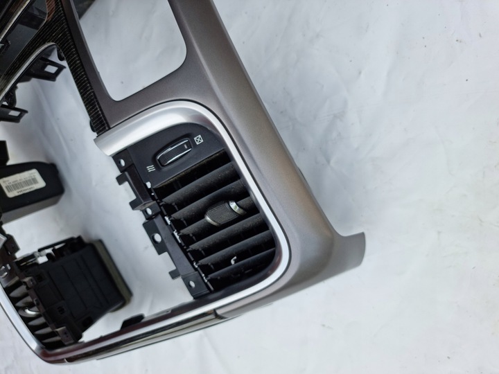 фото №10, Dodge ram 1500 longhorn limited рестайлинг 3.0 дизель рамка консоли средняя 15r