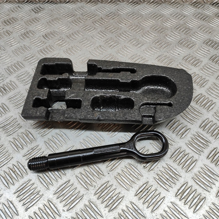 фото №6, Audi q4 sportback e-tron 2022 ушка буксировочные / зажим