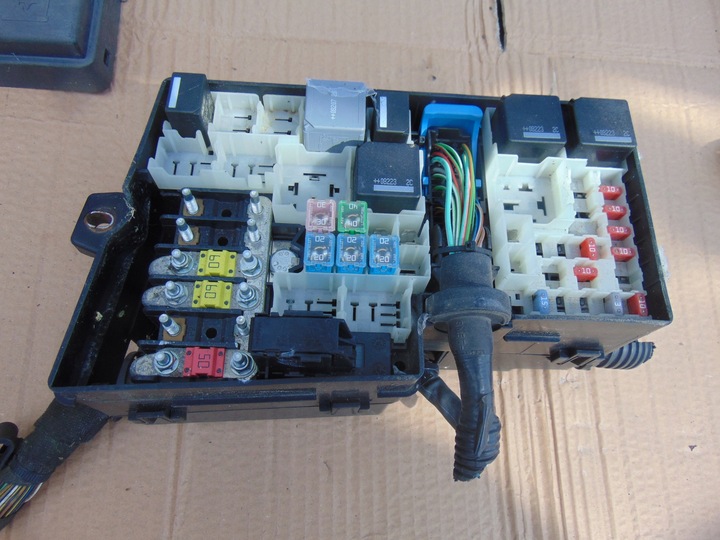 фото №3, Коробка запобіжників focus mk2 c-max mk1 1.6 16v