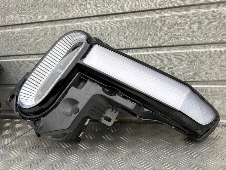 фото №6, Rivian r1t лампа левая правая перед c300000464 c300000465