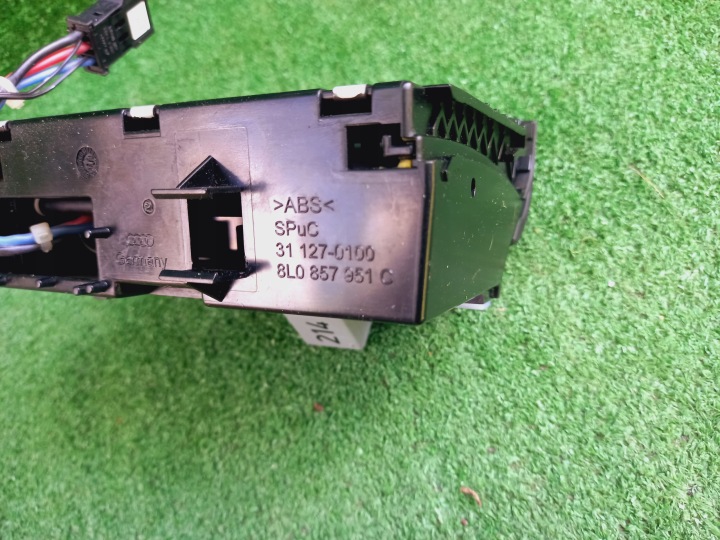 фото №16, Audi a3 8l fl 00-03 пепельница zapaliniczka вкладка комплект 8l0857951c