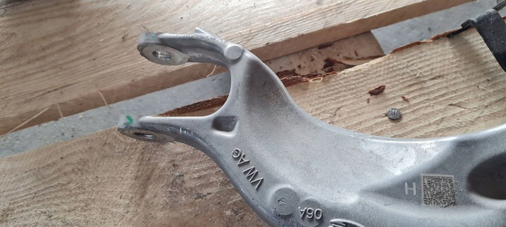 фото №11, Sq8 4m rsq8 q8 кріплення тримач widelec амортизатора праві 4m0413038h sq7