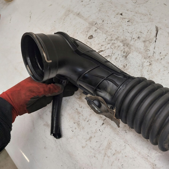 фото №8, Bmw f30 2,0d труба повітря повітропровід повітря 586509 7810745