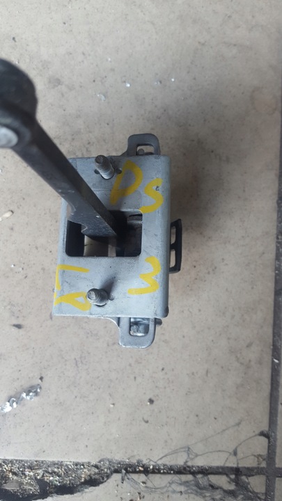 фото №2, Citroen ds3 2010 рік обмежувач двері лівий перед