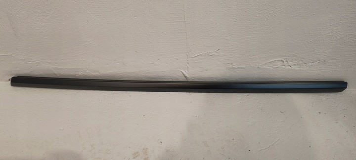 фото №1, Liistwa двері праві перед tesla модель y