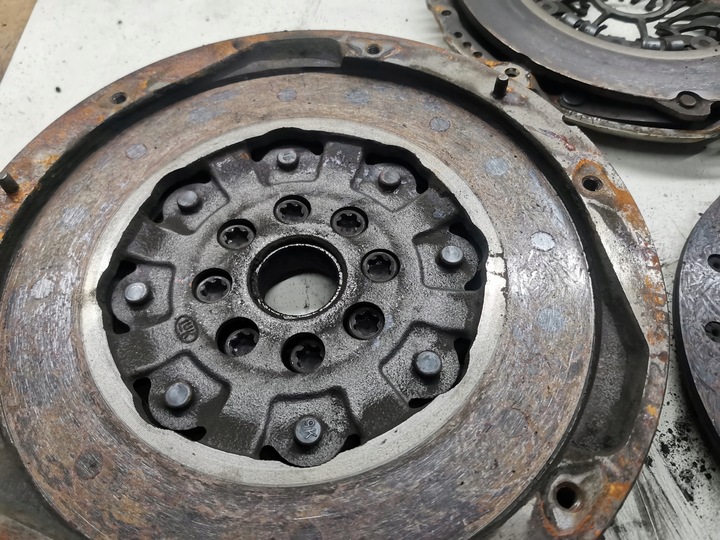фото №8, Сцепление комплектные двухмассовый маховик диск прижим luk laguna iii 2.0dci 8200715613
