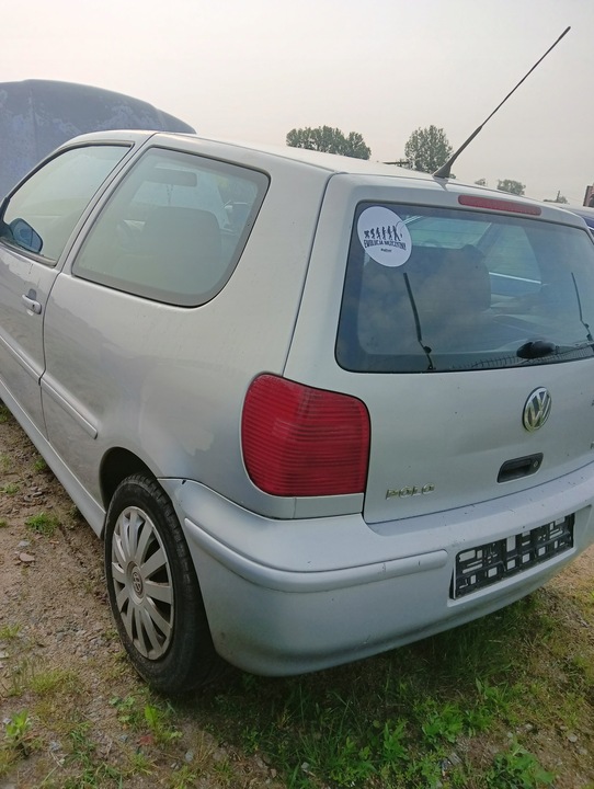 фото №1, Vw volkswagen polo 3 2004 четверть левая зад 3 дверь