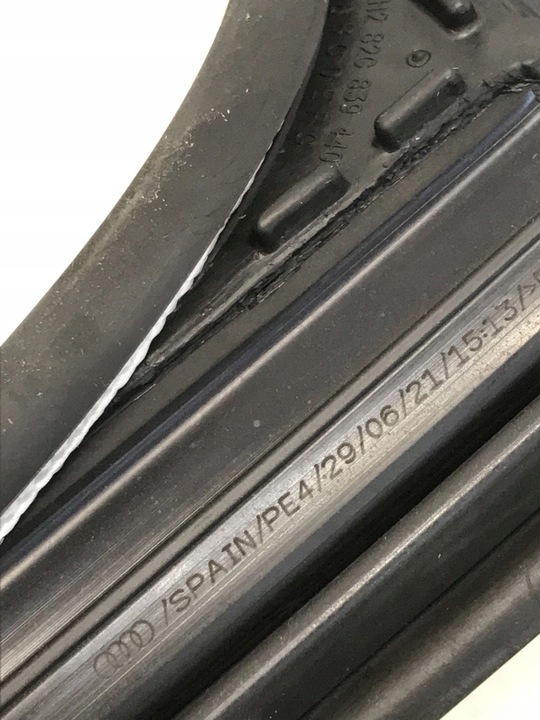 фото №6, Прокладка планка дверь правая зад audi a2