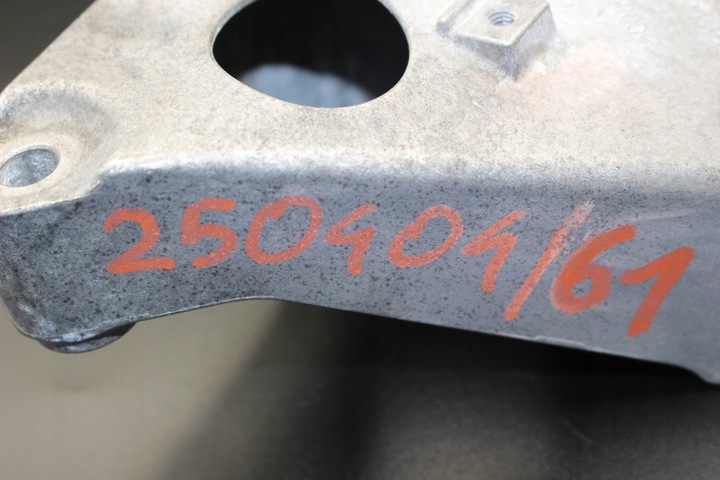 фото №6, Лапи кронштейн двигуна лівий bmw e60 e61 6777053 n47