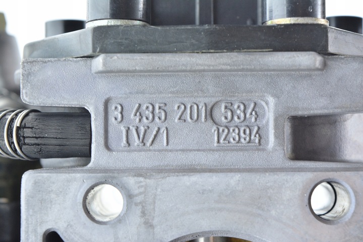 фото №8, Форсунка audi 80 1.8 050133015m 0438201081