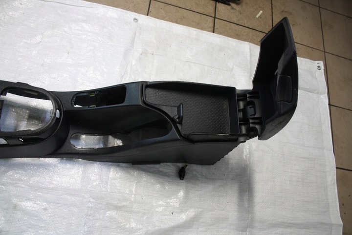 фото №10, Подлокотник комплектный seat toledo iii 5p0947559dp 5p0863241c