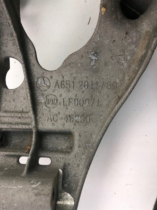 фото №8, Mercedes лапи mocowaniealternatora a6512011709