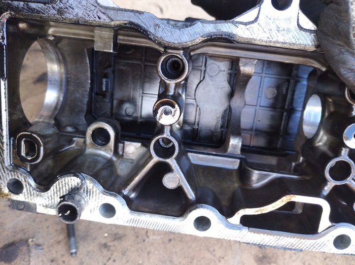 фото №5, Головка двигателя 9684504780 citroen peugeot 1.6 hdi