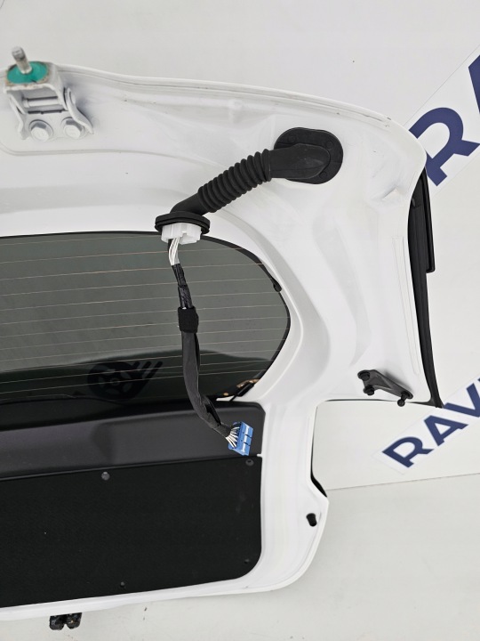 фото №10, Кришка задня багажника зад toyota yaris iv 4 камера