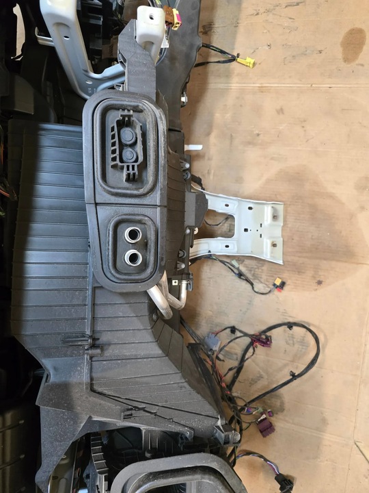 фото №15, Mercedes sprinter w907 консоль панель роздавальна каркас обігрівач instala